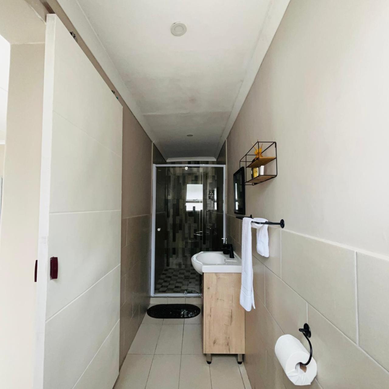 Hidden Bliss Guesthouse East London Extérieur photo