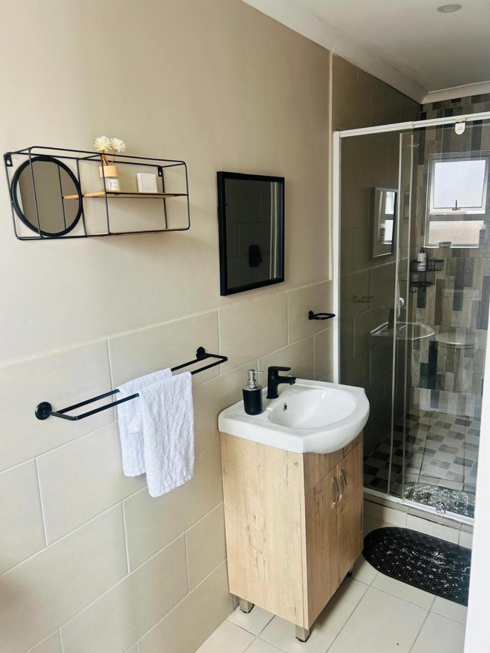 Hidden Bliss Guesthouse East London Extérieur photo